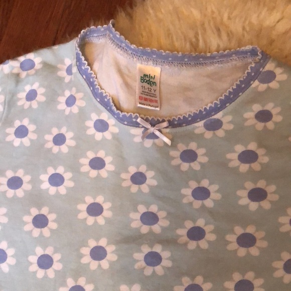 Mini Boden flower tee - Picture 2 of 5